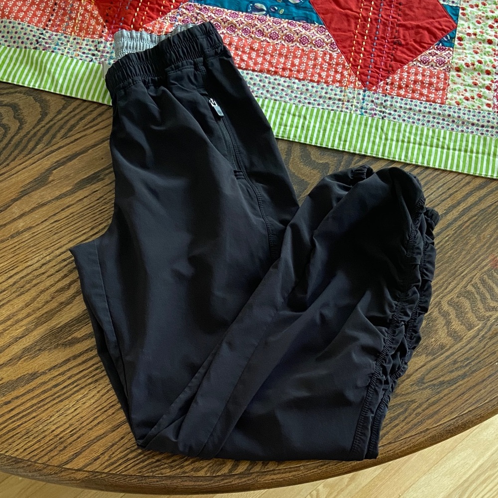 Athleta girl black athletic bottoms gathered ankles and pockets size girls 8-10